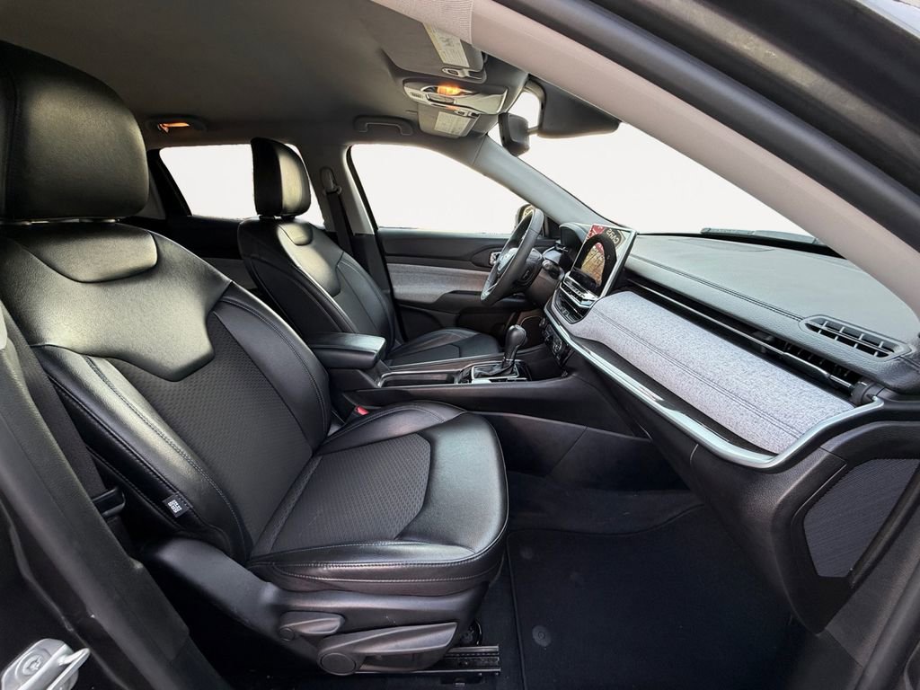 Used 2022 Jeep Compass Latitude image 12