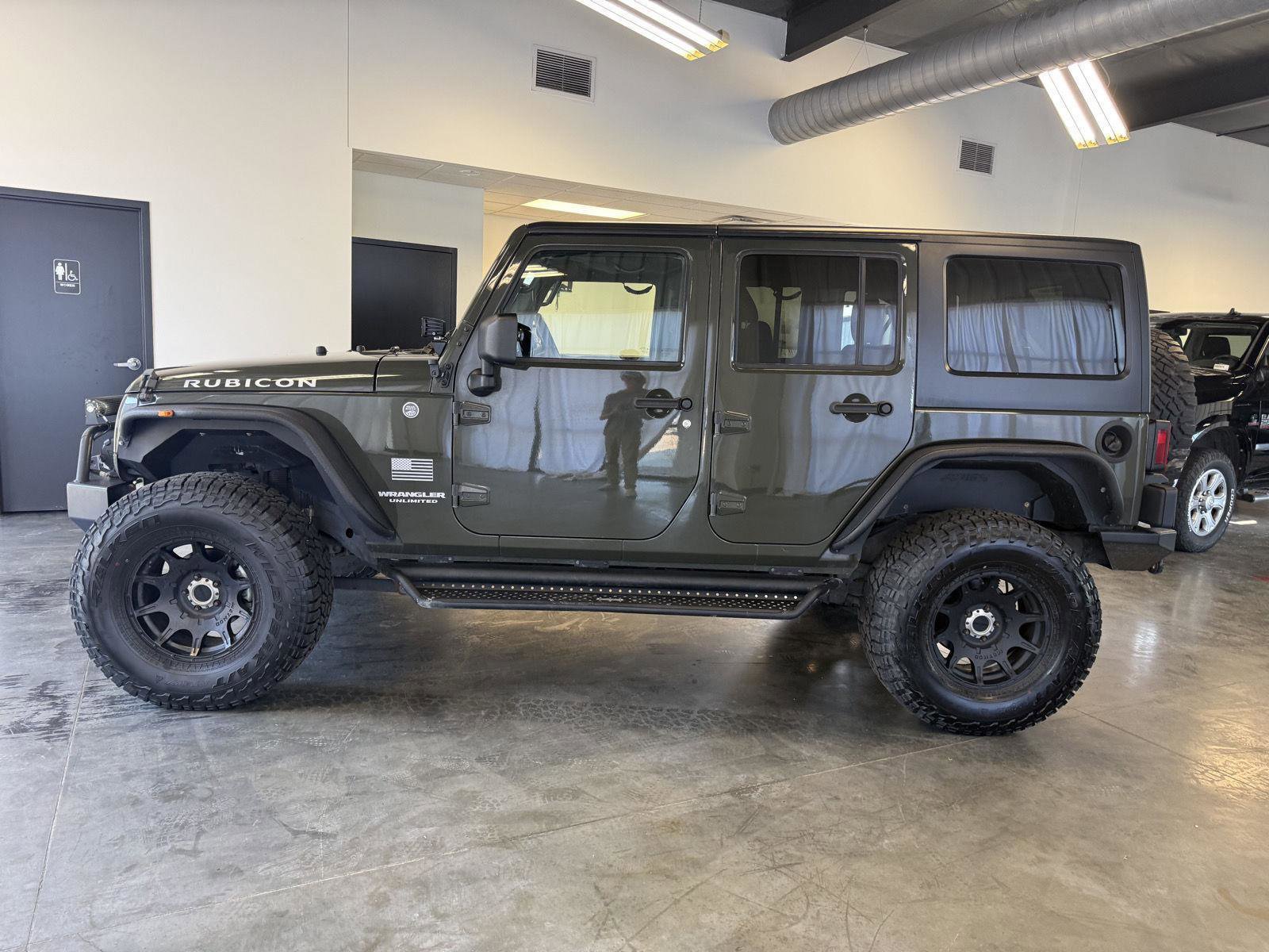 Used 2015 Jeep Wrangler Unlimited Rubicon w/ Connectivity Group image 2
