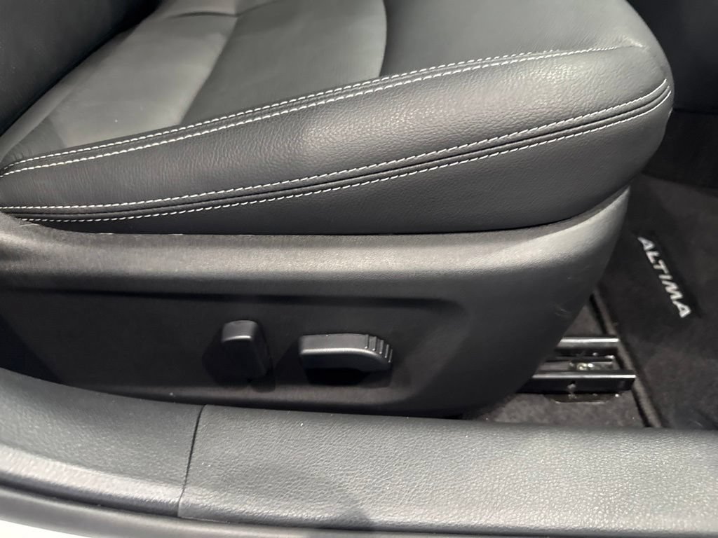Used 2025 Nissan Altima 2.5 SL AWD/4WD image 13