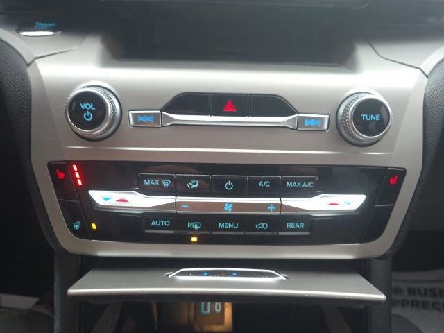 Used 2022 Ford Explorer XLT w/ Equipment Group 202A image 21