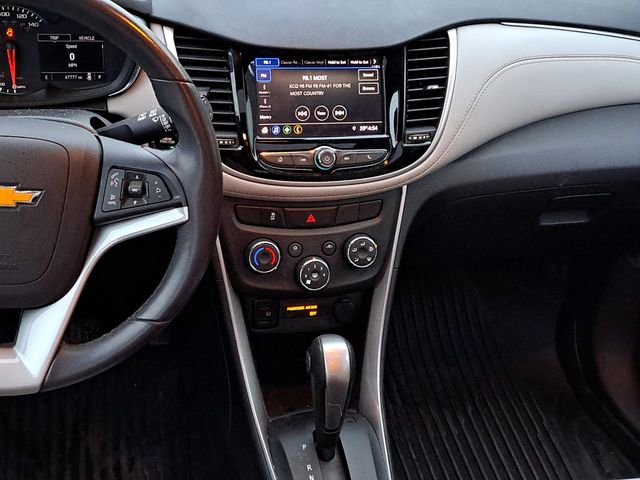 Used 2020 Chevrolet Trax LT w/ Sun & Sound Package image 28