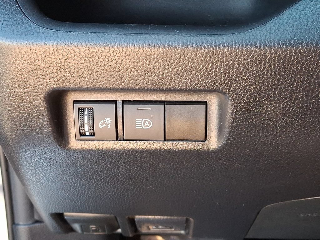 Certified 2021 Toyota RAV4 LE AWD/4WD image 26