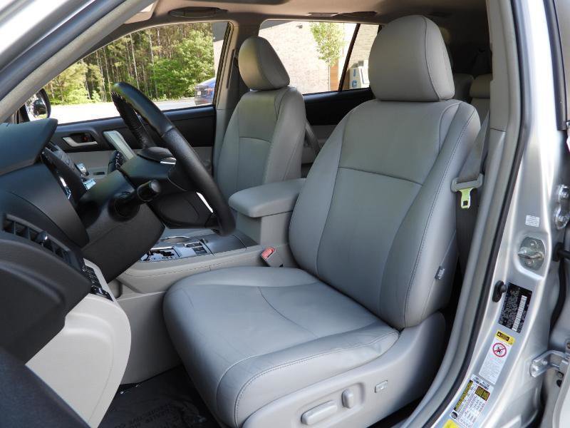 Used 2012 Toyota Highlander SE w/ Tow Pkg FWD image 43