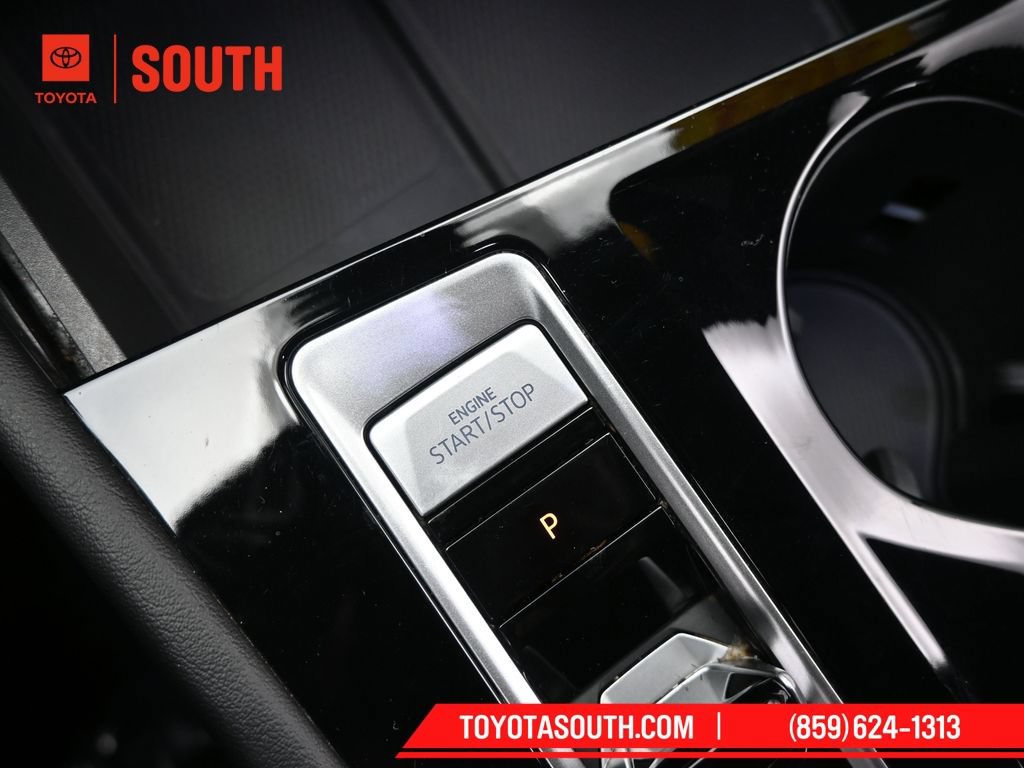 Used 2024 Volkswagen Atlas Cross Sport SE FWD image 25