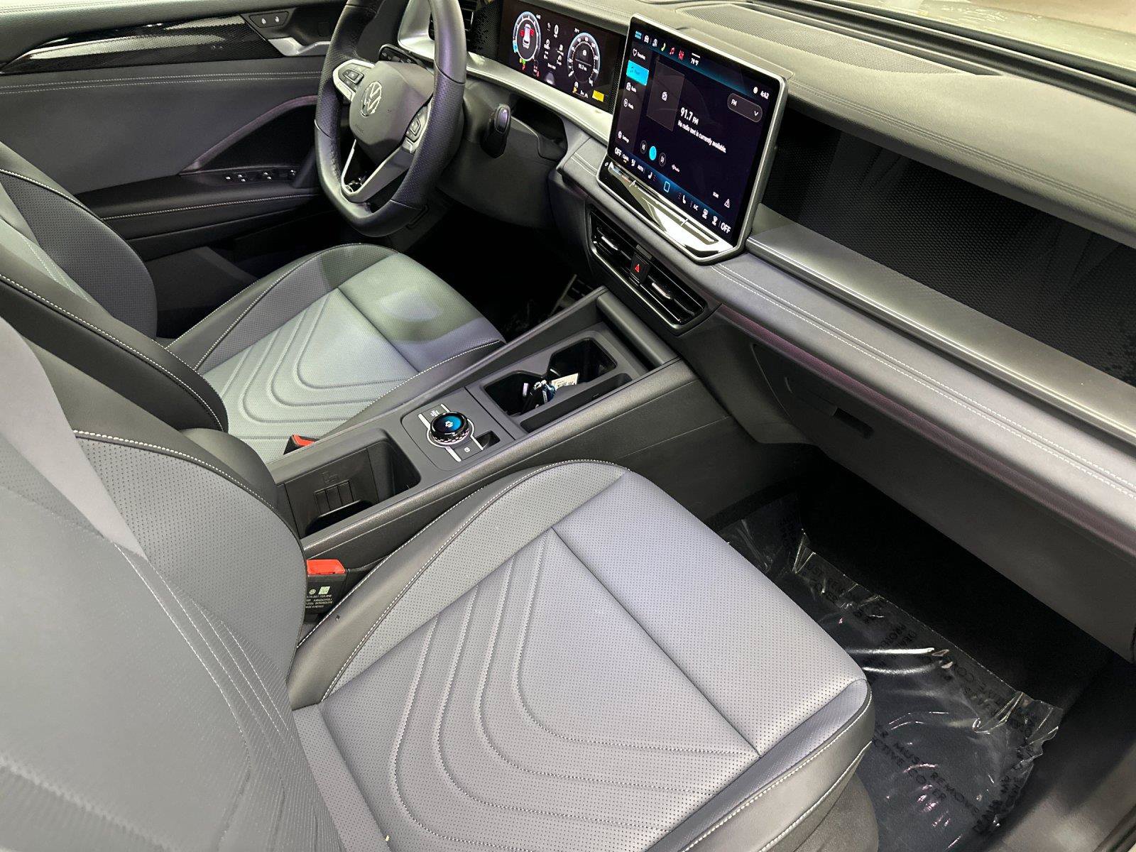 New 2026 Volkswagen Tiguan SE R-Line AWD/4WD image 15