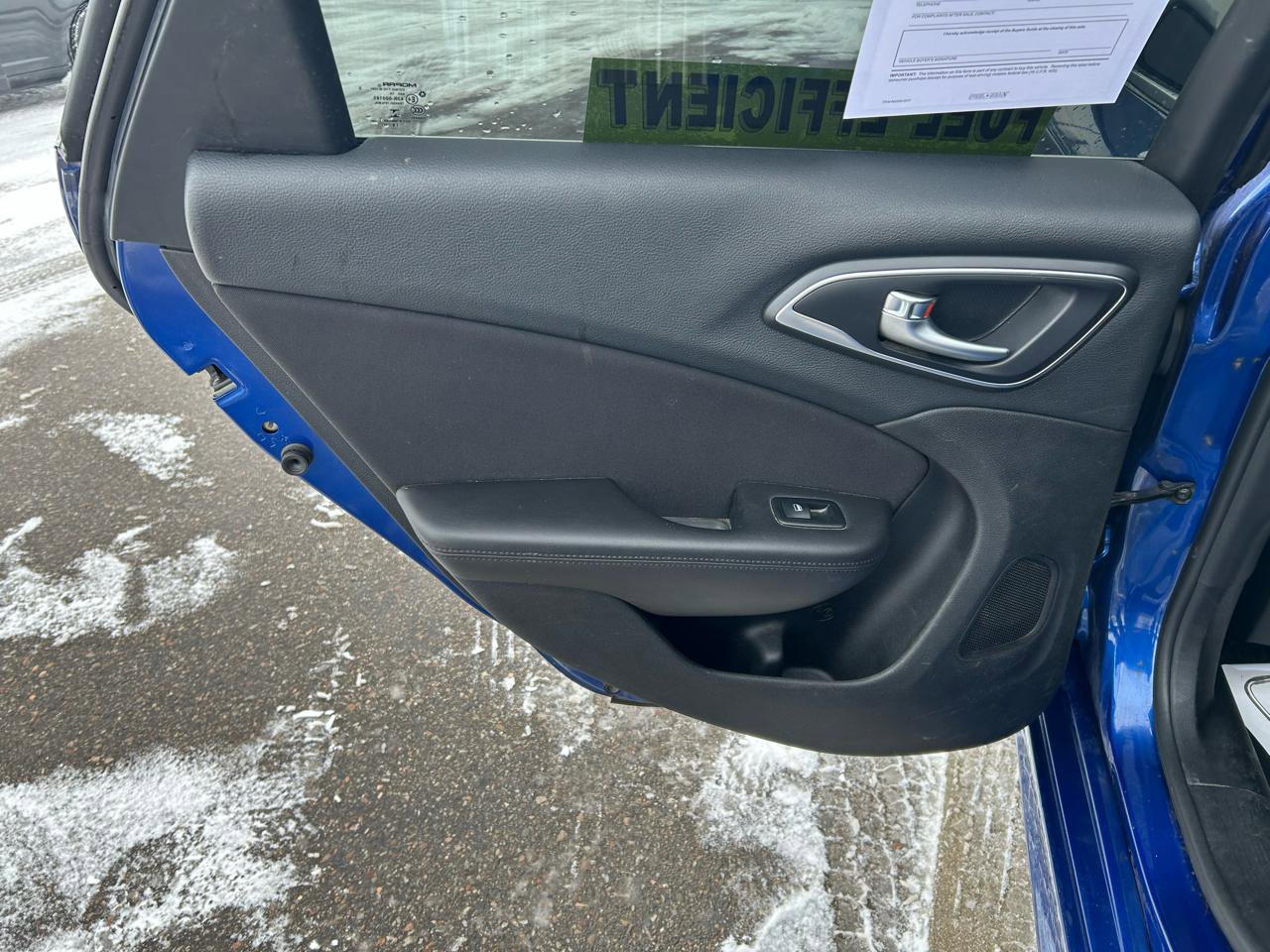 Used 2015 Chrysler 200 Limited w/ Convenience Group image 13