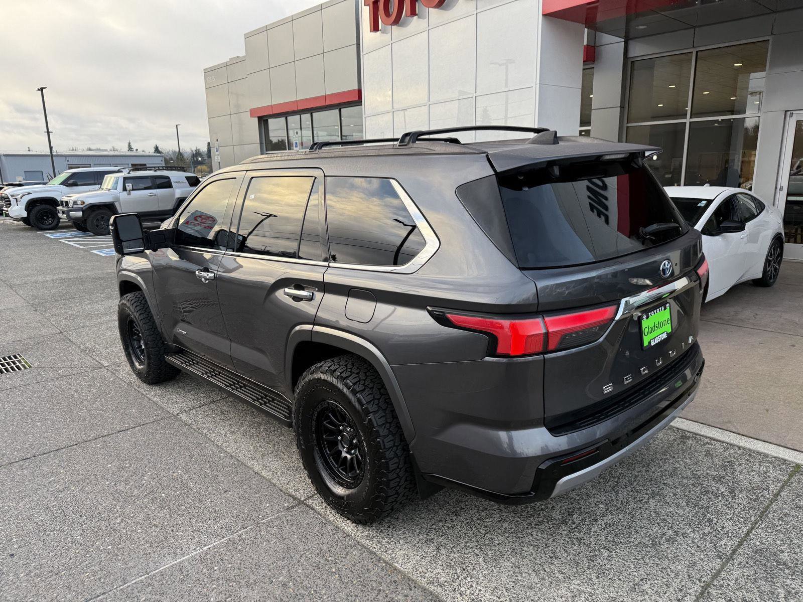 Used 2023 Toyota Sequoia Limited image 4