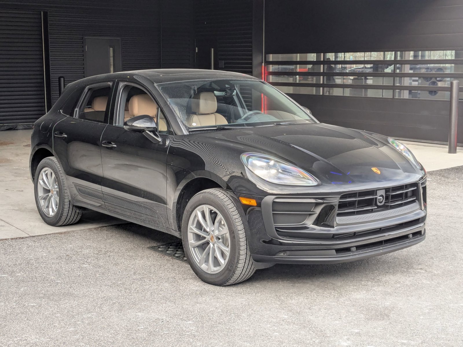 Certified 2026 Porsche Macan AWD/4WD image 7