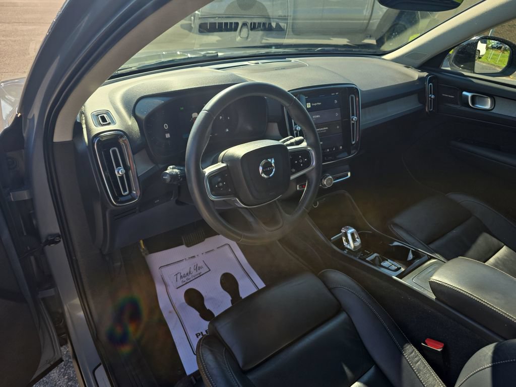 Used 2023 Volvo XC40 B4 Ultimate FWD image 25