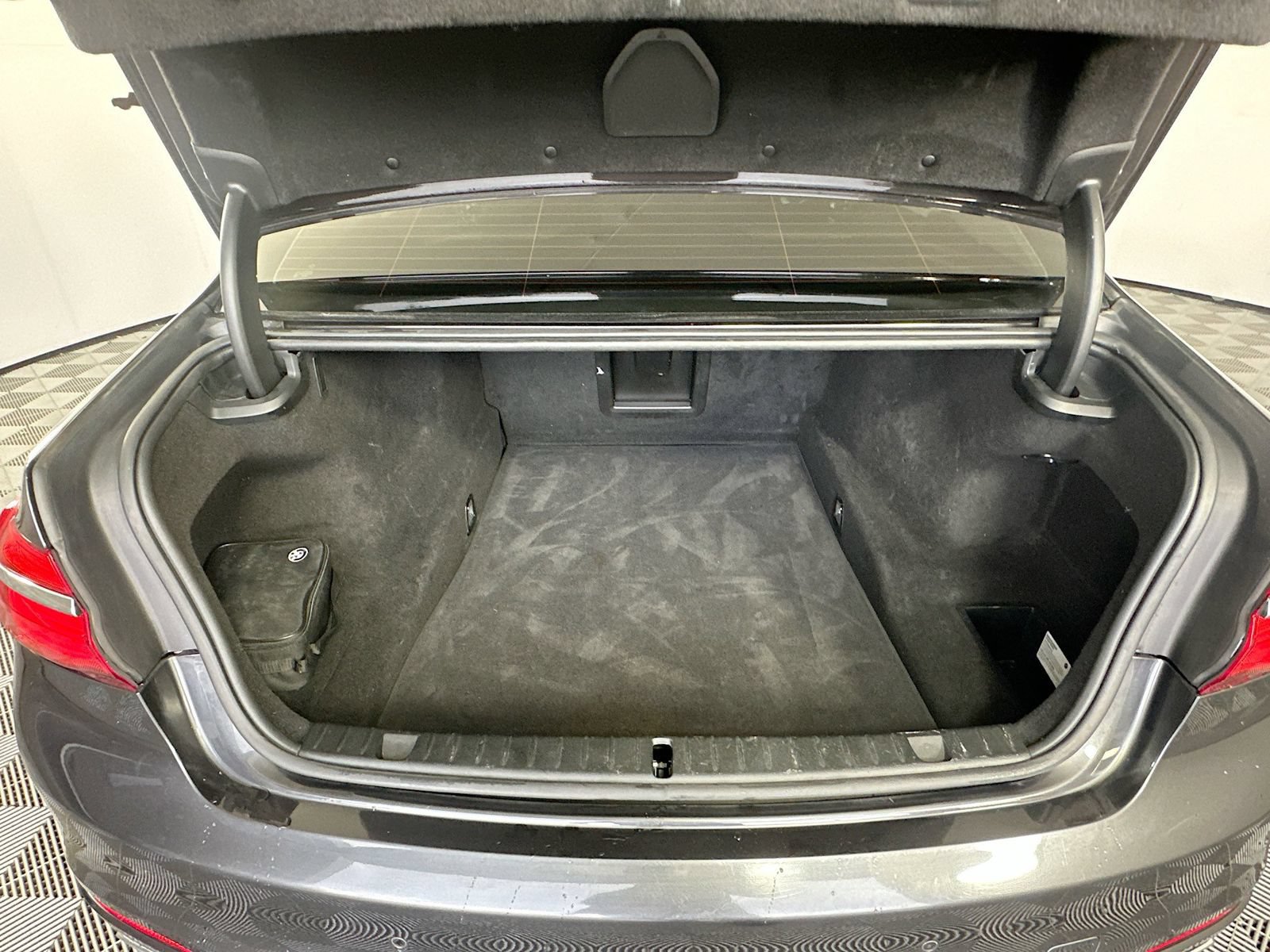 Used 2019 BMW 740i xDrive AWD/4WD image 27