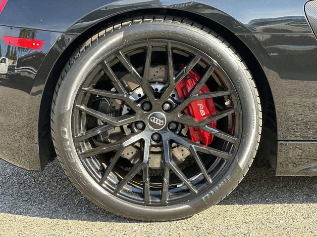 Used 2017 Audi R8 V10 w/ Carbon Exterior Package image 29