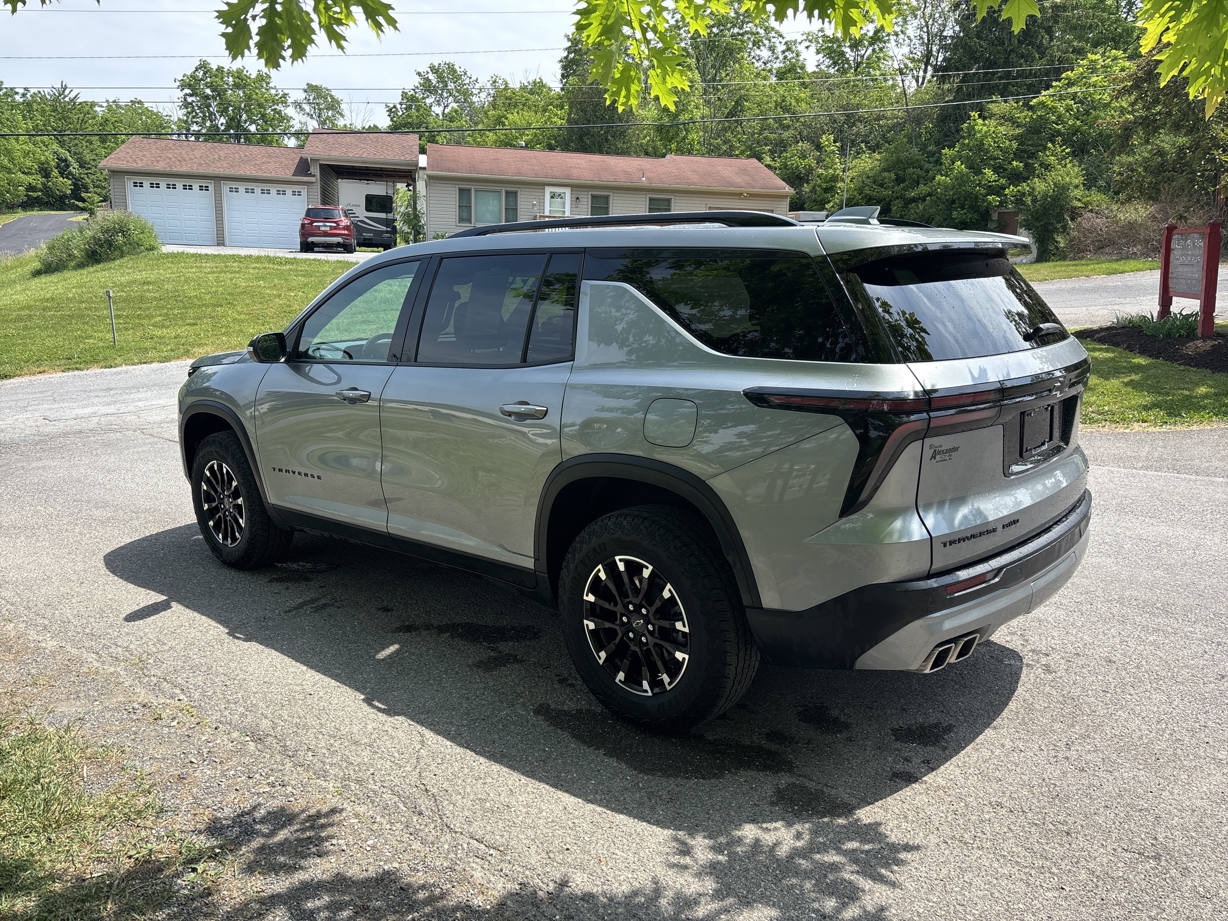 Used 2025 Chevrolet Traverse Z71 AWD/4WD image 6