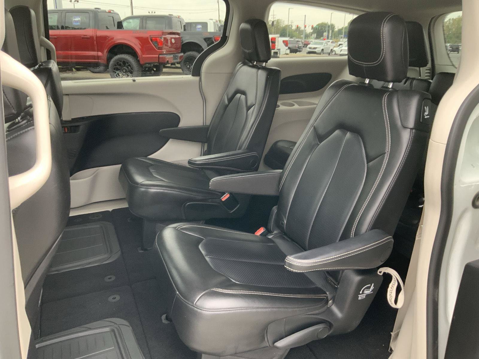 Used 2020 Chrysler Voyager Lxi FWD image 45