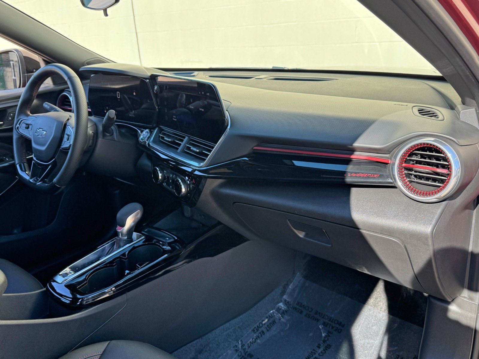 Used 2024 Chevrolet Trax RS w/ Sunroof Package FWD image 14