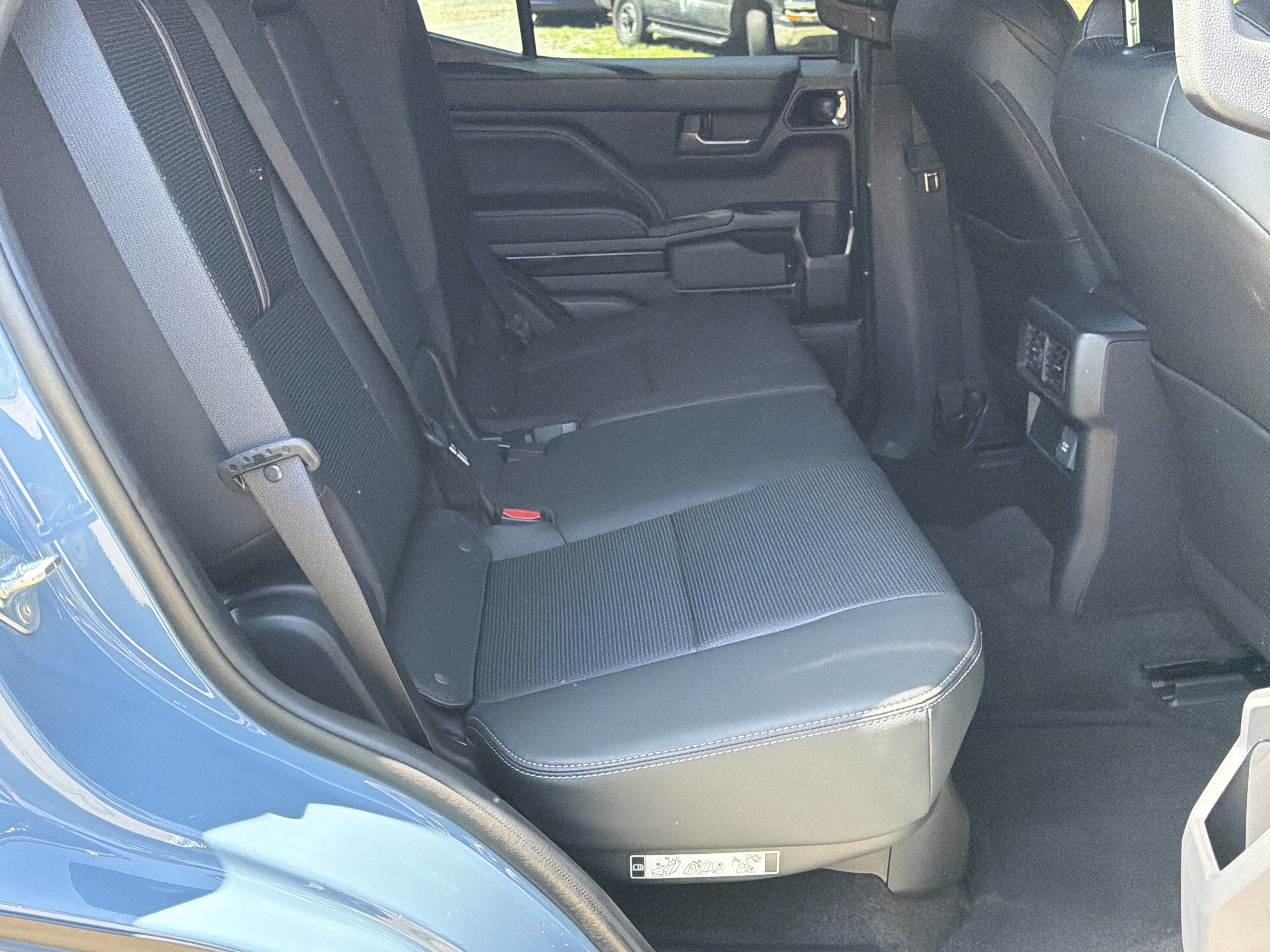 Used 2025 Toyota 4Runner Limited AWD/4WD image 15