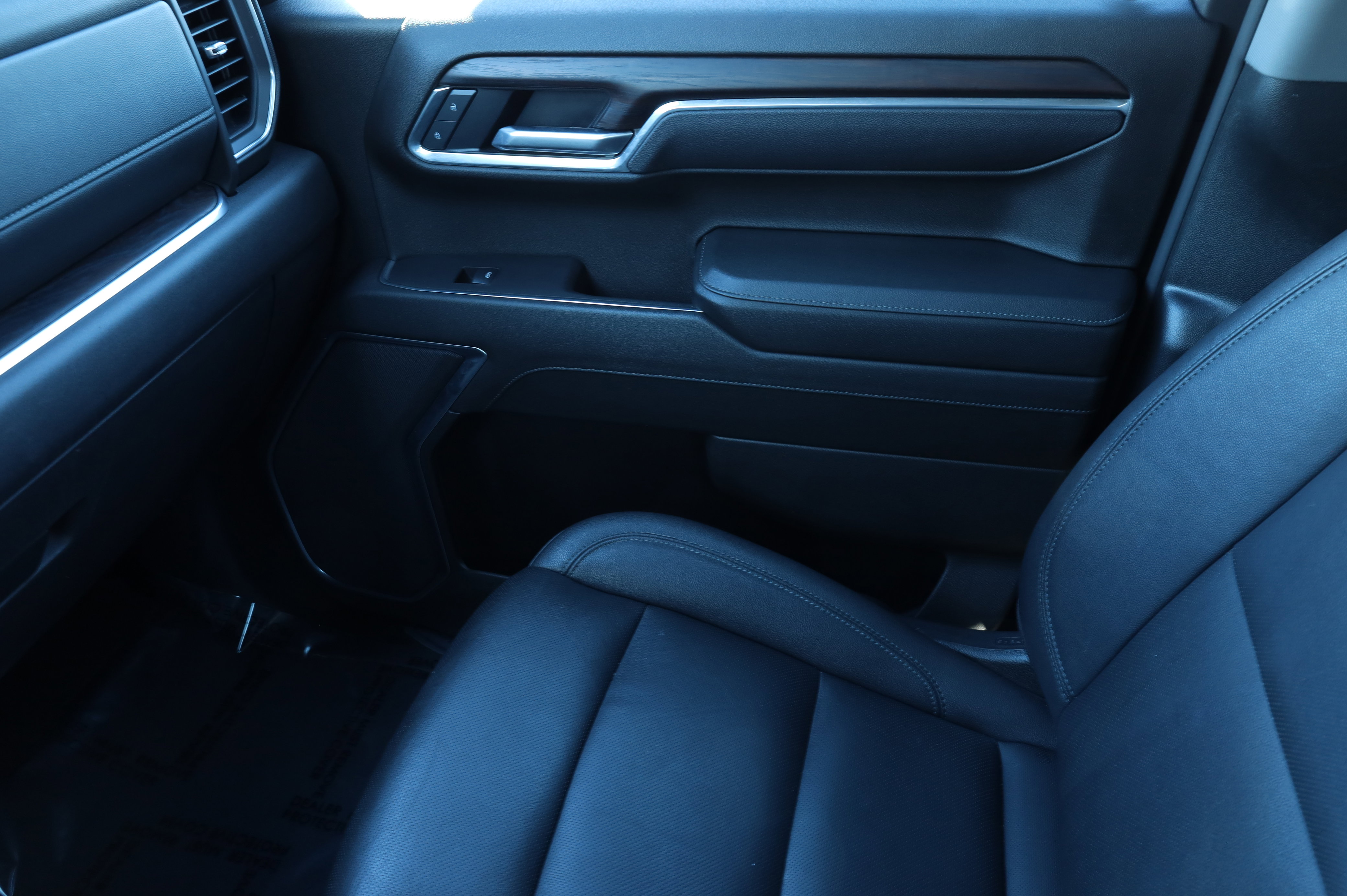 Used 2025 GMC Sierra 1500 SLT image 9