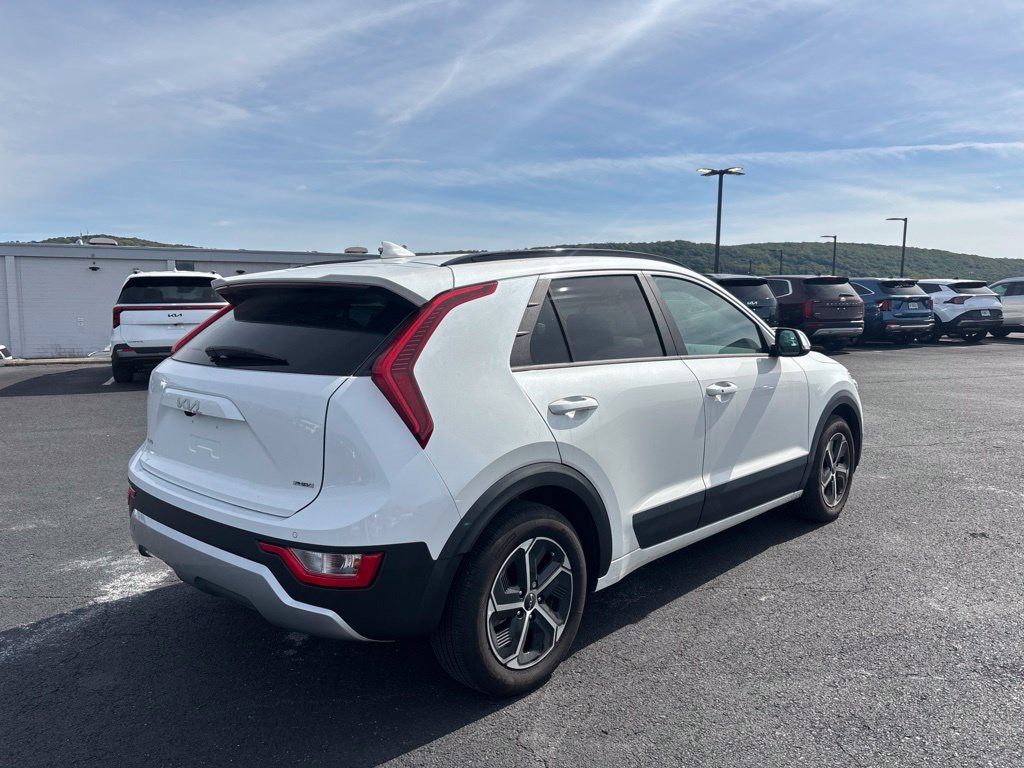 Used 2024 Kia Niro EX w/ EX Cold Weather Package FWD image 2
