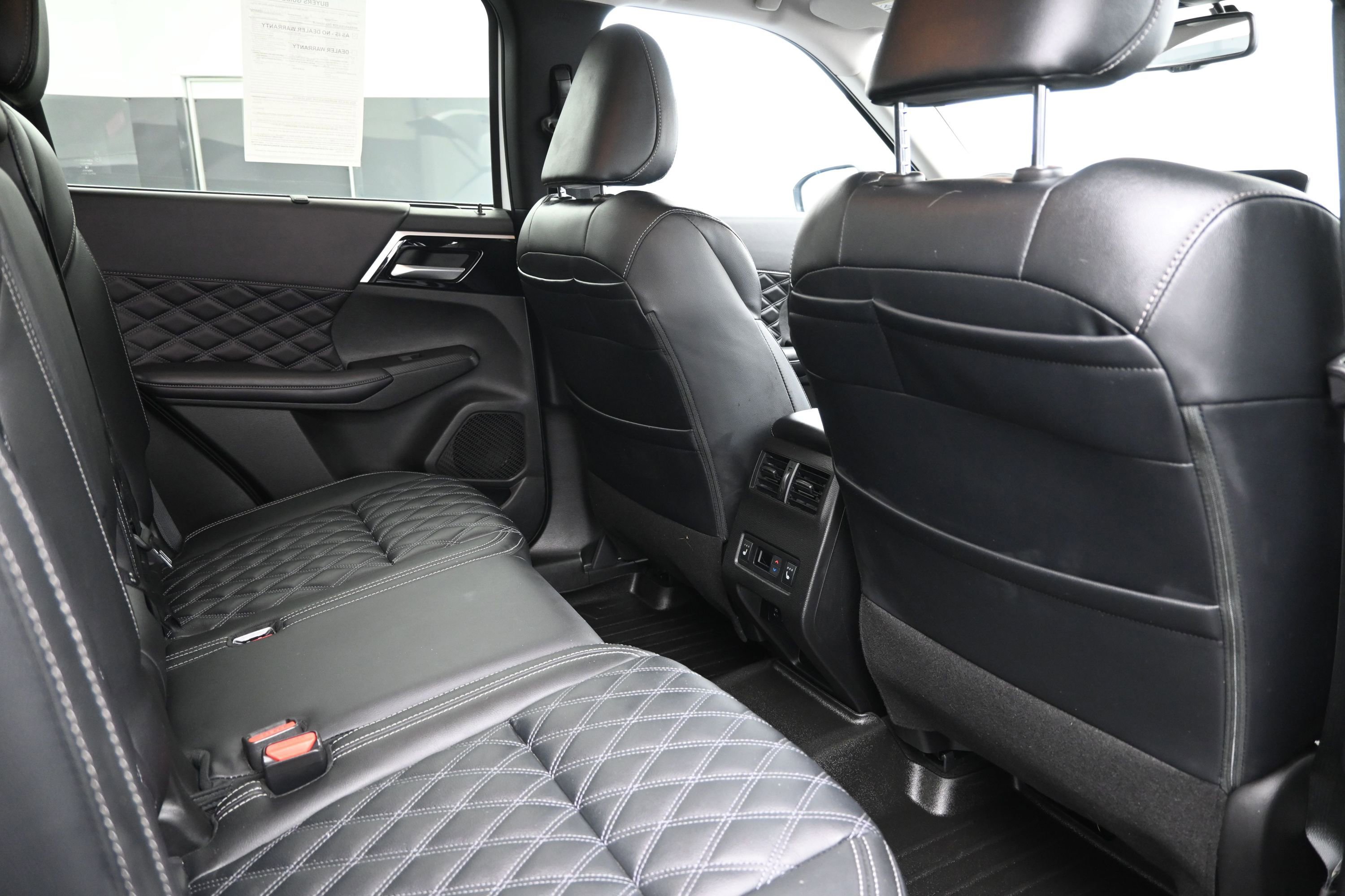 Used 2024 Mitsubishi Outlander SEL AWD/4WD image 24