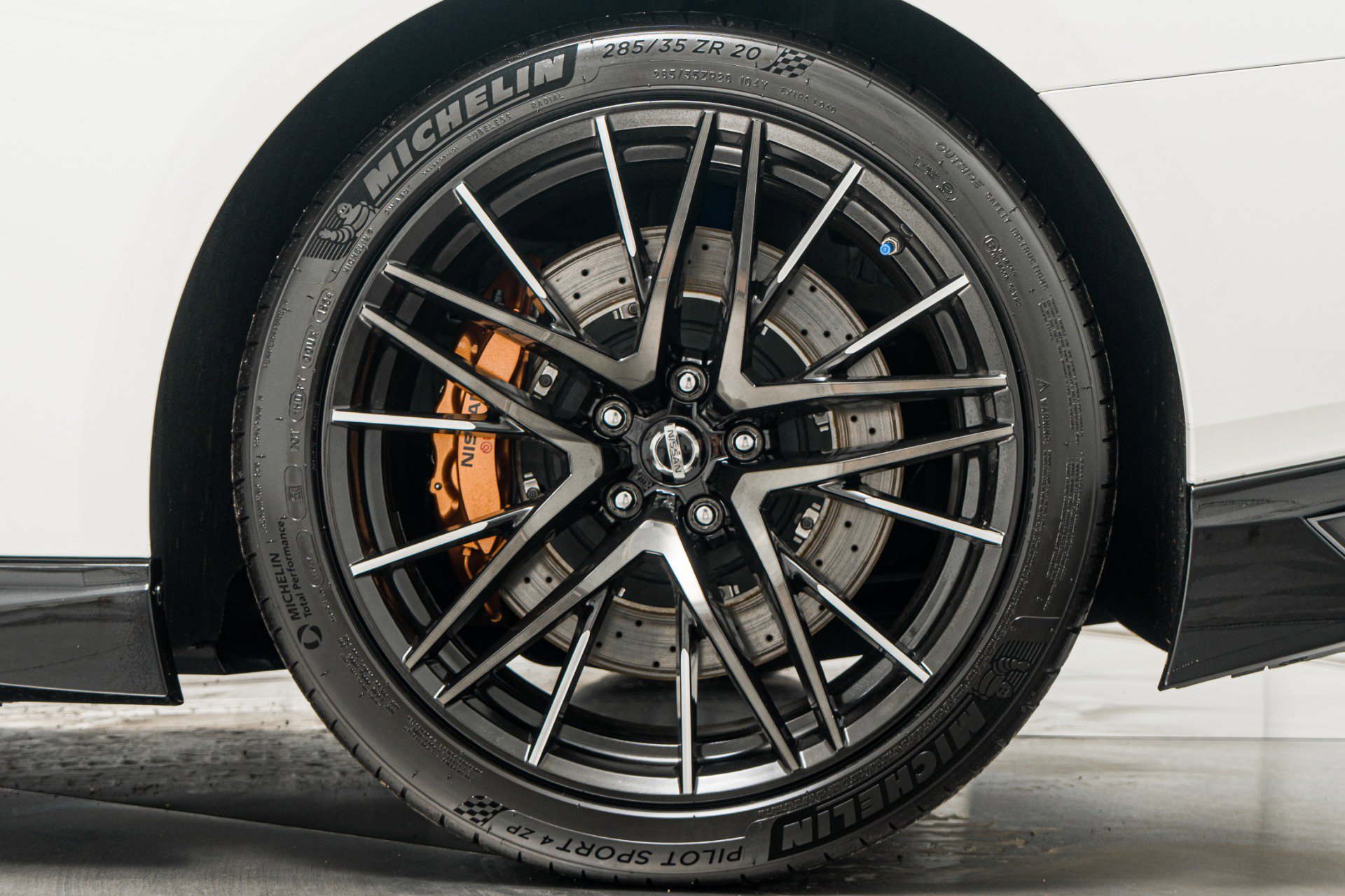 Used 2020 Nissan GT-R Premium image 11