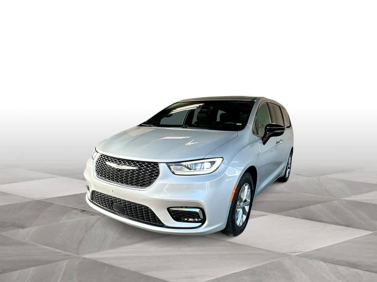 Used 2026 Chrysler Pacifica Limited FWD image 4