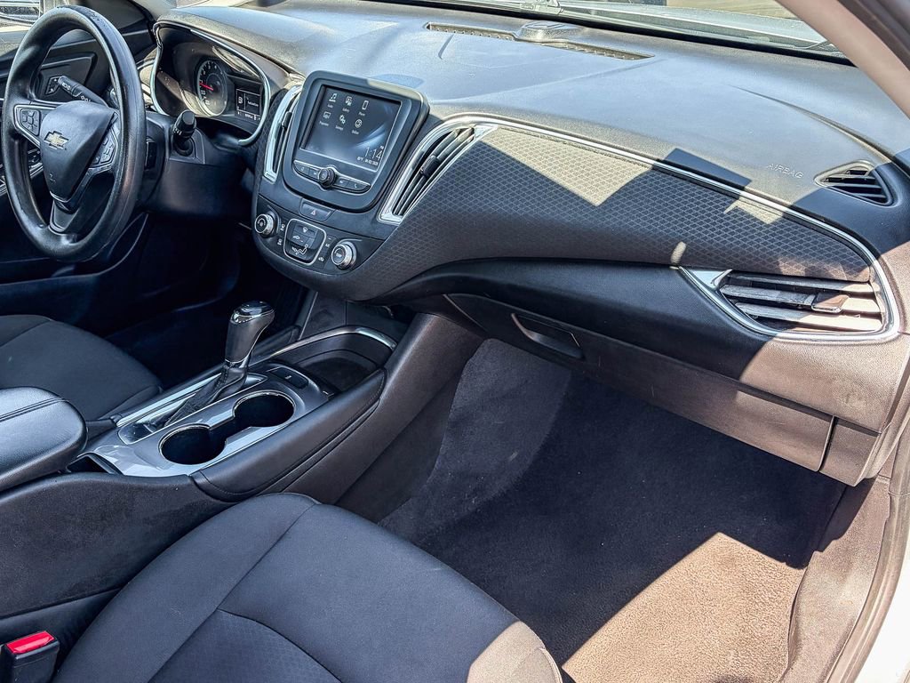 Used 2018 Chevrolet Malibu LT image 35
