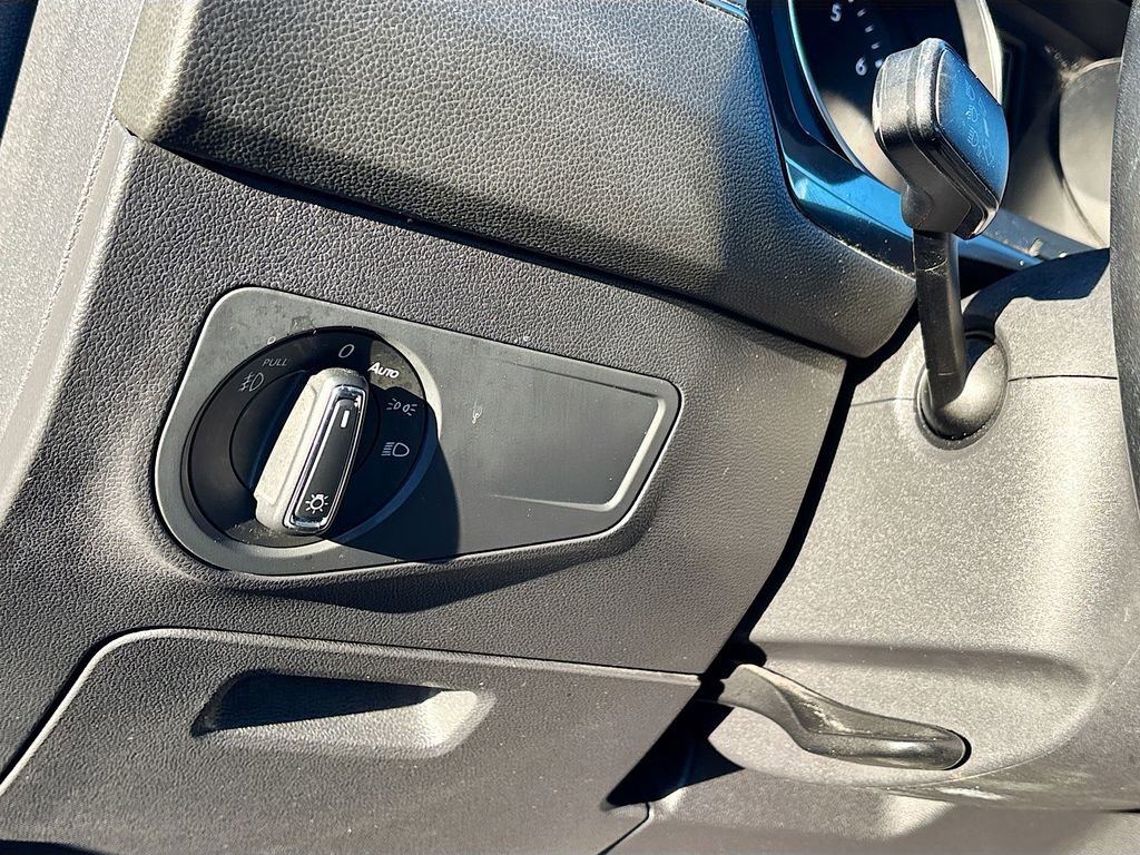 Used 2018 Volkswagen Tiguan SE w/ Front Fog Lights Package image 10