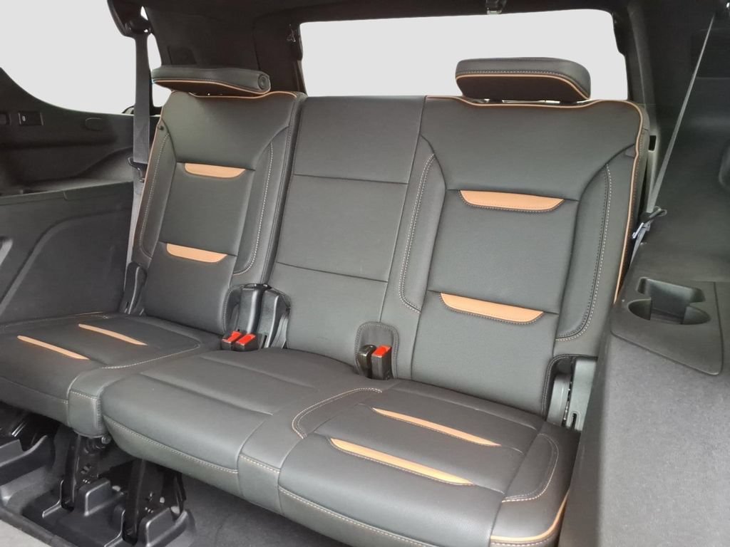 Used 2023 GMC Yukon AT4 w/ Technology Package AWD/4WD image 13