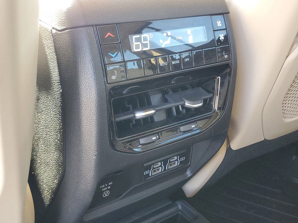Used 2022 Jeep Grand Cherokee L Limited AWD/4WD image 31