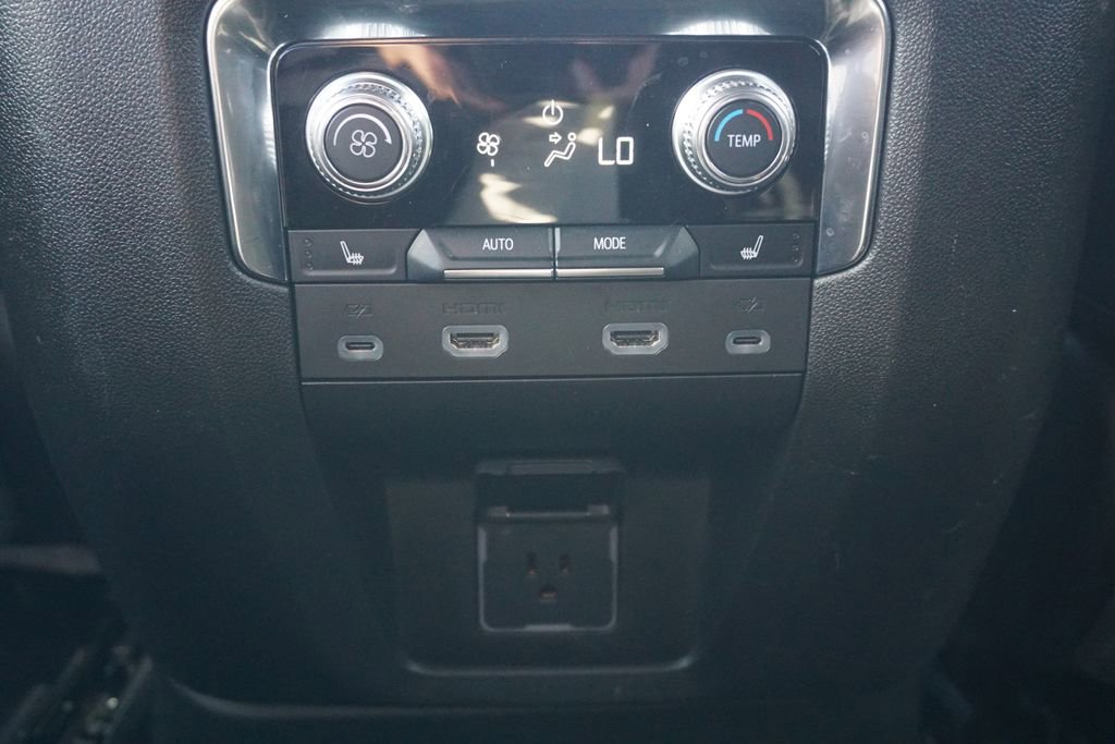Used 2023 GMC Yukon XL Denali w/ Advanced Technology Package image 27