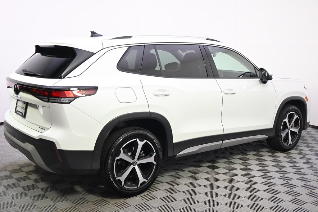 Used 2026 Volkswagen Tiguan SE AWD/4WD image 7