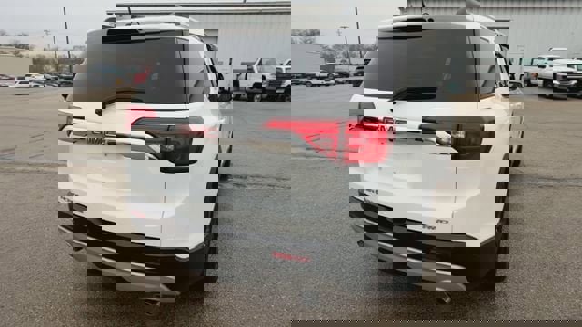 Used 2019 GMC Acadia SLT image 18