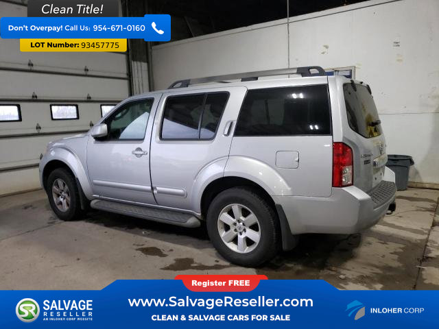 Used 2010 Nissan Pathfinder SE image 3