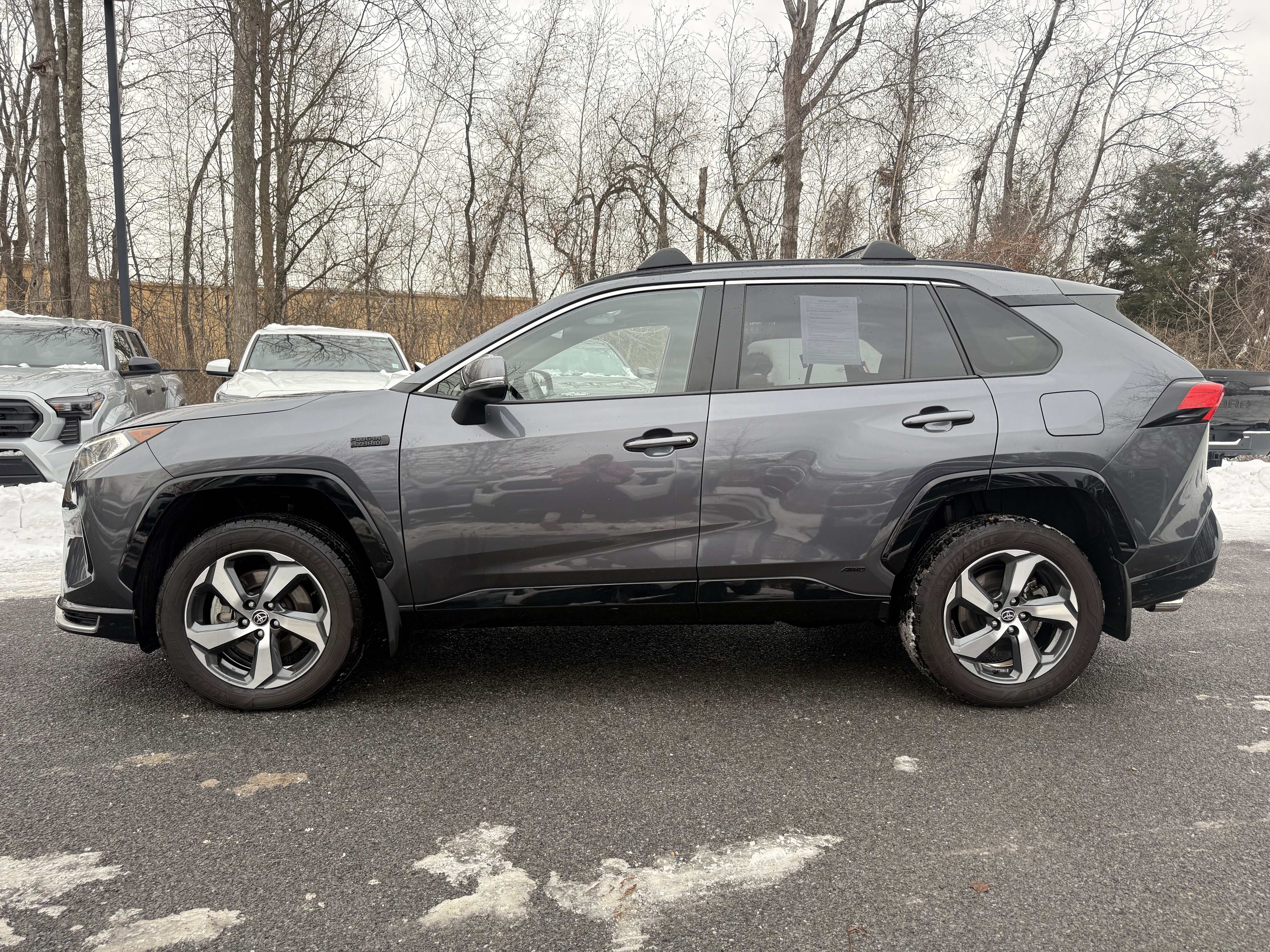 Used 2021 Toyota RAV4 SE image 2