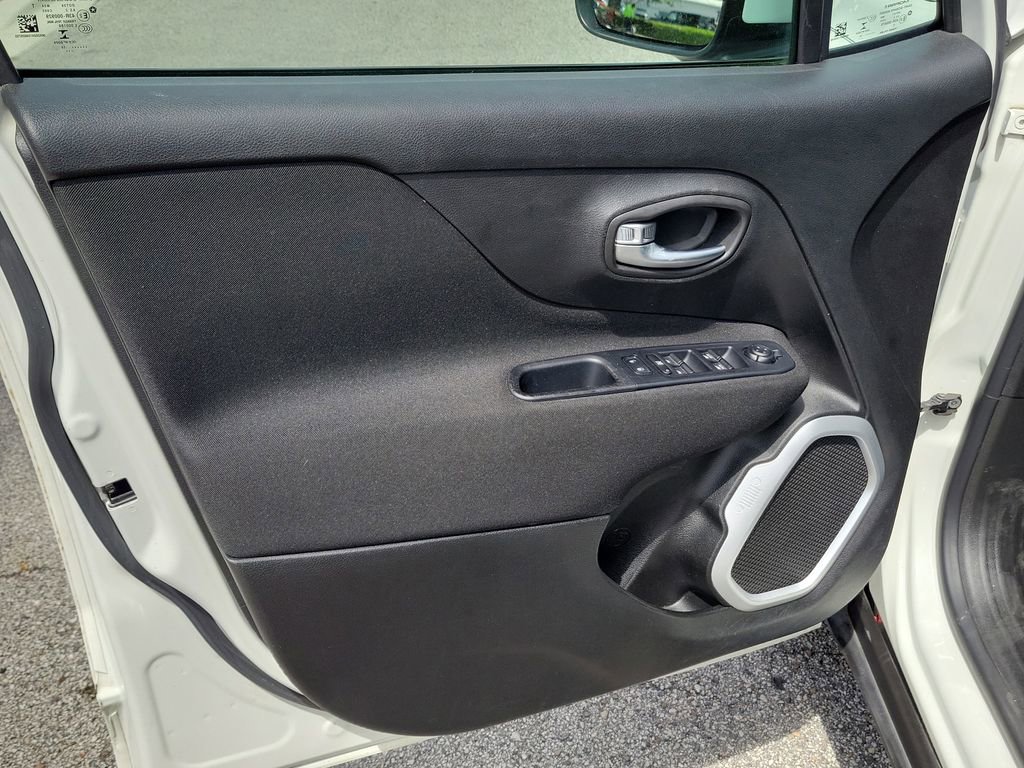 Used 2019 Jeep Renegade Latitude w/ Popular Equipment Group FWD image 16