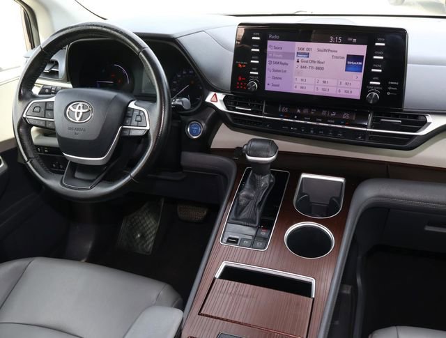 Used 2021 Toyota Sienna XLE image 10