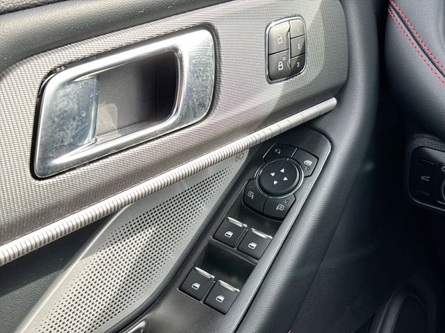 Certified 2025 Ford Explorer ST image 38