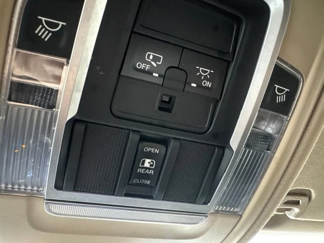 Used 2019 RAM 1500 Laramie AWD/4WD image 43