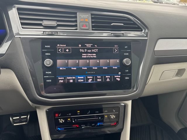Certified 2022 Volkswagen Tiguan SE R-Line image 25