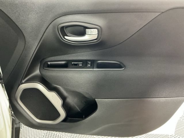 Used 2021 Jeep Renegade Latitude AWD/4WD image 13