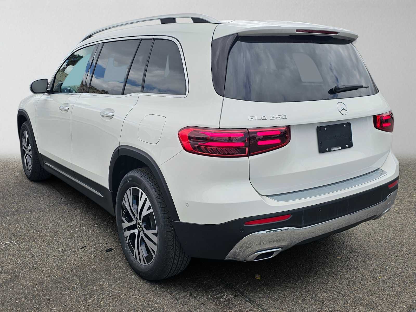 New 2026 Mercedes-Benz GLB 250 image 5