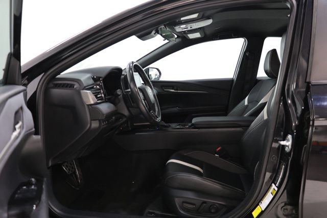 Used 2025 Toyota Camry SE FWD image 18