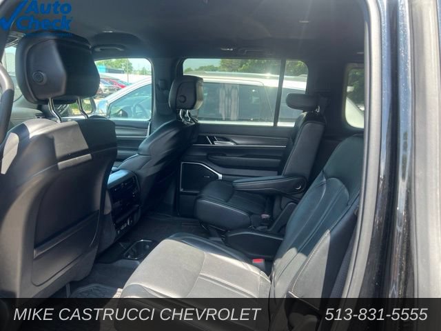 Used 2024 Jeep Wagoneer Series III AWD/4WD image 7
