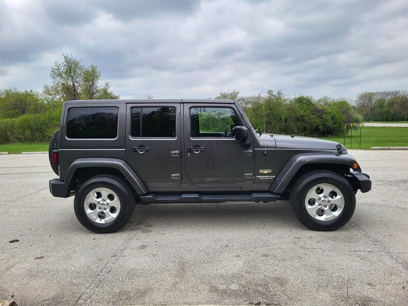 Used 2014 Jeep Wrangler Unlimited Sahara w/ Dual Top Group AWD/4WD image 6