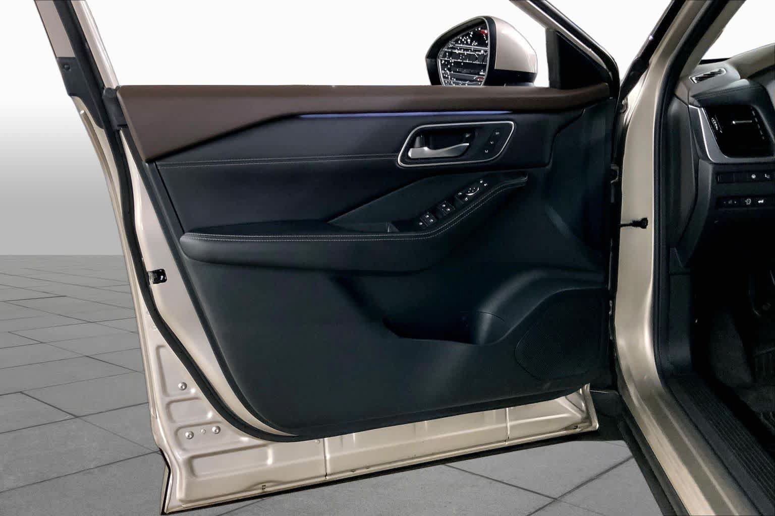 Used 2023 Nissan Rogue Platinum w/ Platinum Premium Package AWD/4WD image 22