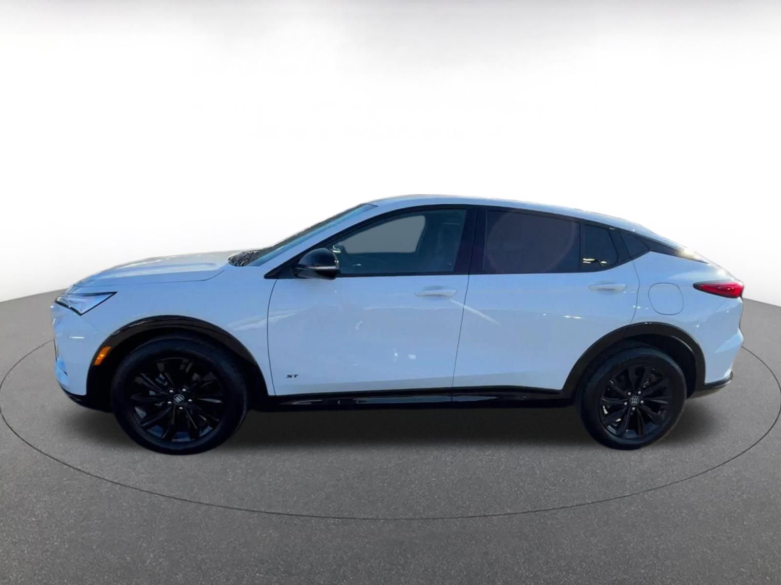 Used 2025 Buick Envista Sport Touring image 9