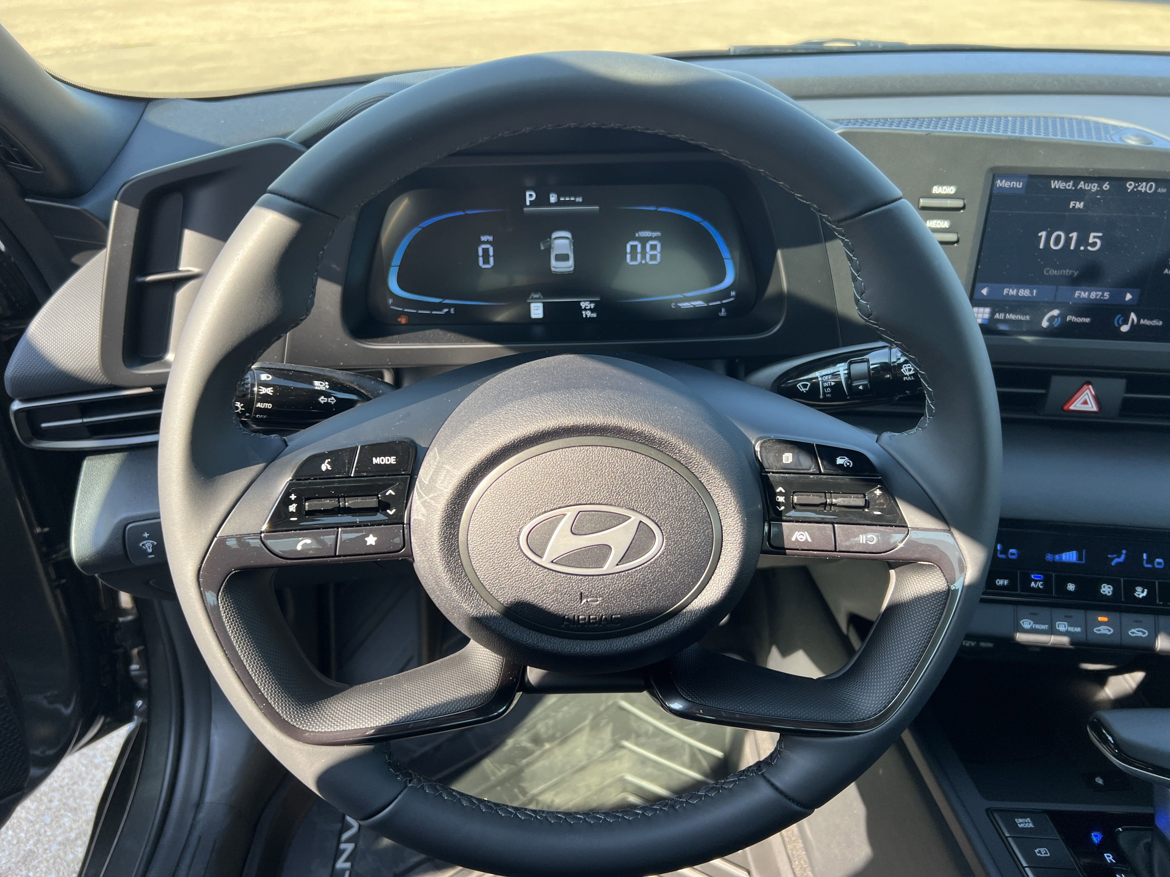 Used 2025 Hyundai Elantra Sport image 15