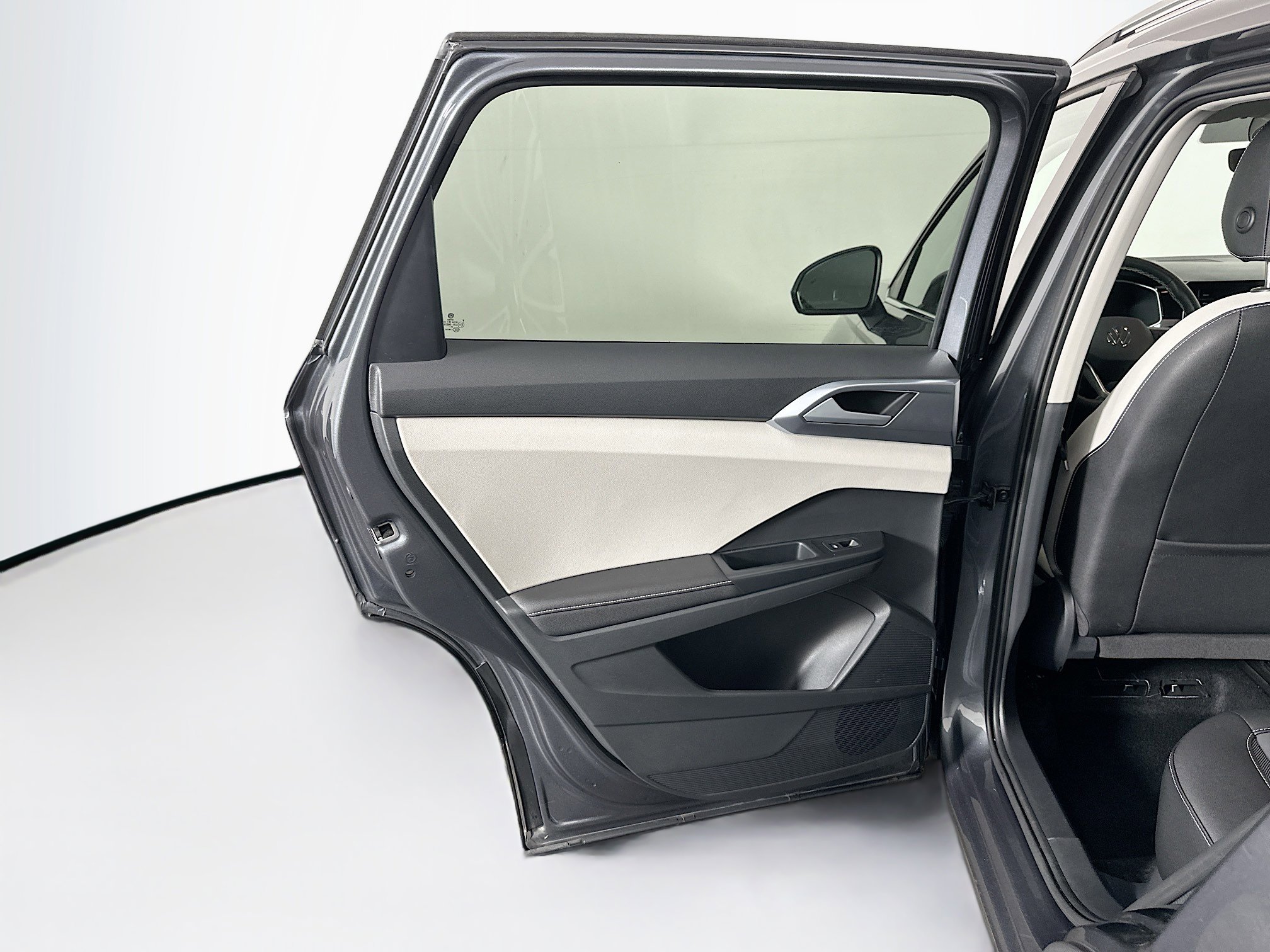 Used 2025 Volkswagen Taos SE image 25