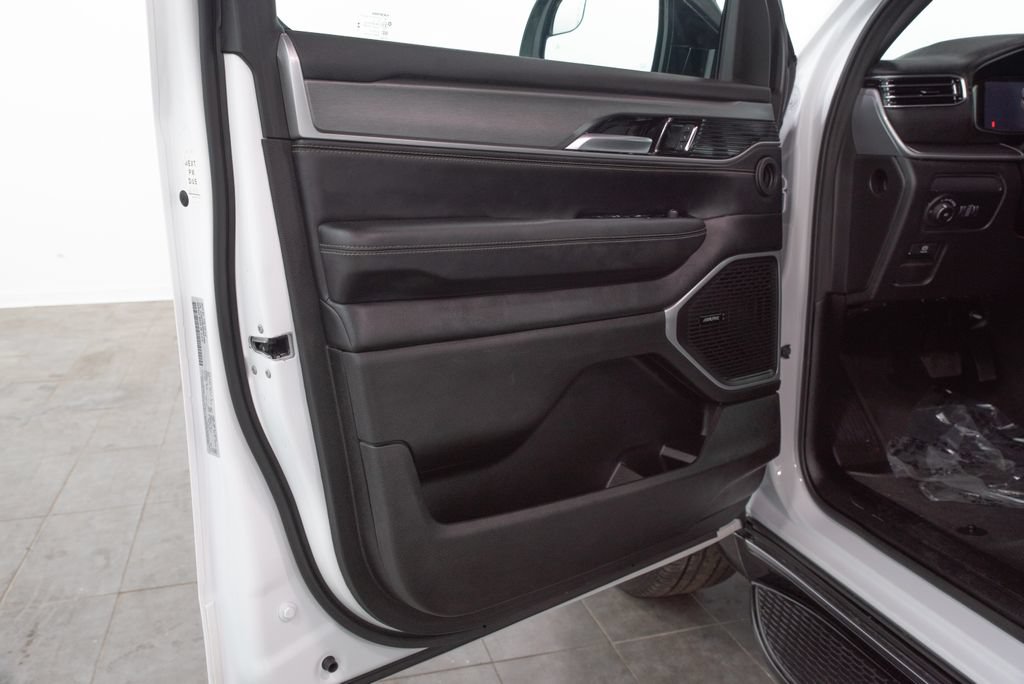 Used 2025 Jeep Wagoneer Series II RWD image 6