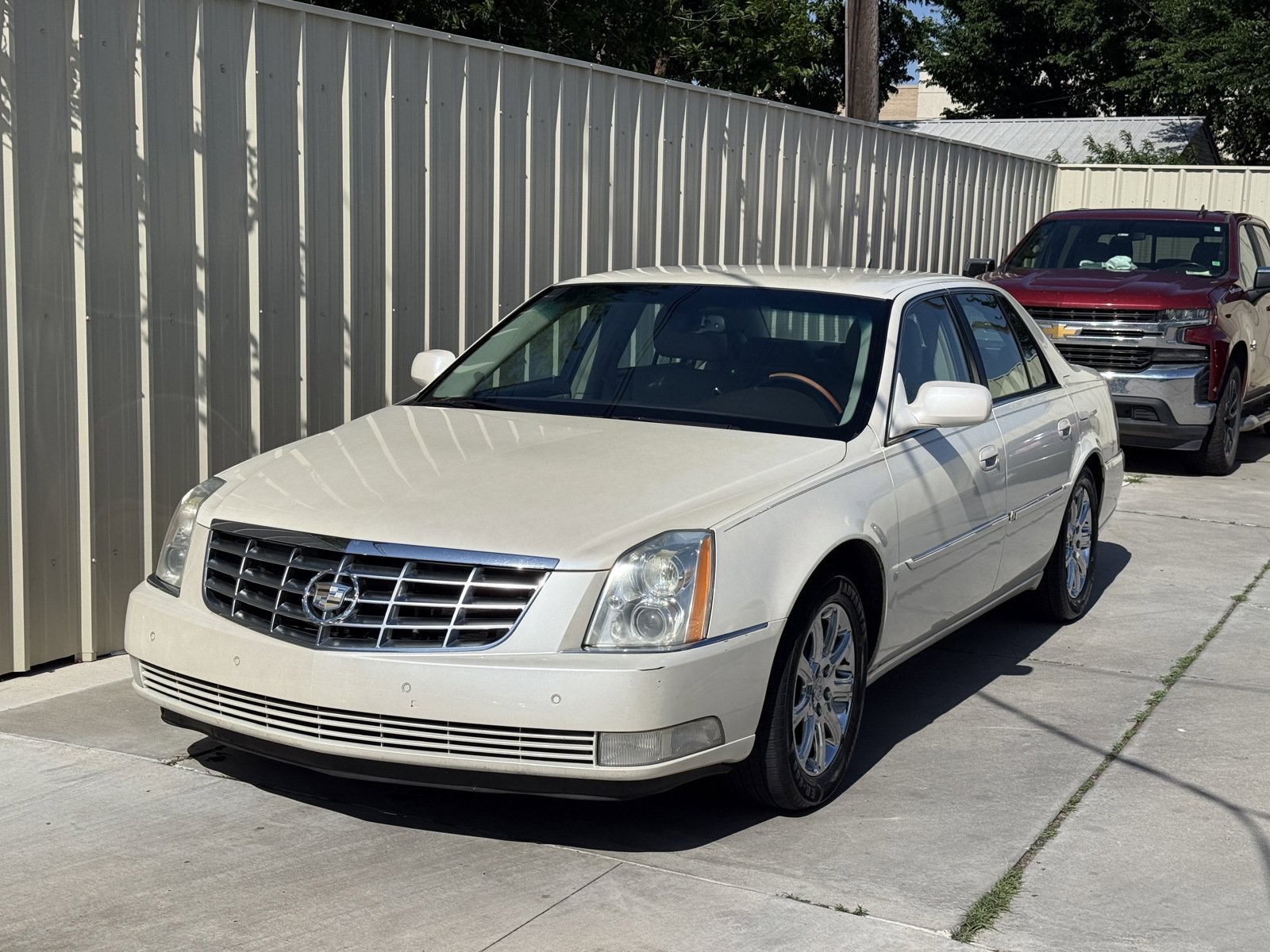 Used 2008 Cadillac DTS FWD image 3