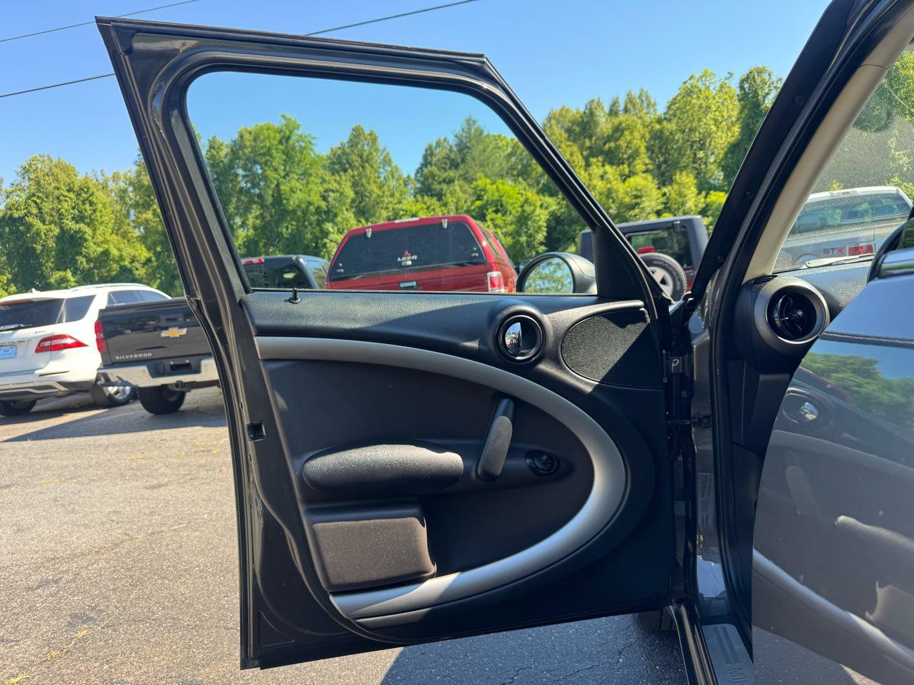 Used 2012 MINI Cooper Countryman FWD image 9